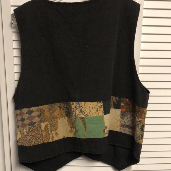 Bali vest batik fabric details and coin buttons - Picture 6 of 7